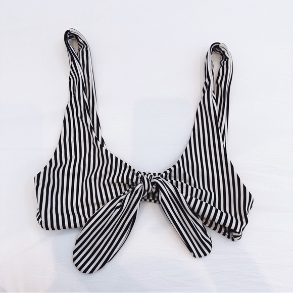 Amuse Society x Flynn Skye || Josette Bikini Top - Picture 2 of 4